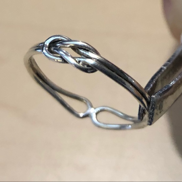 Jewelry - sterling silver knot ring (size 8)